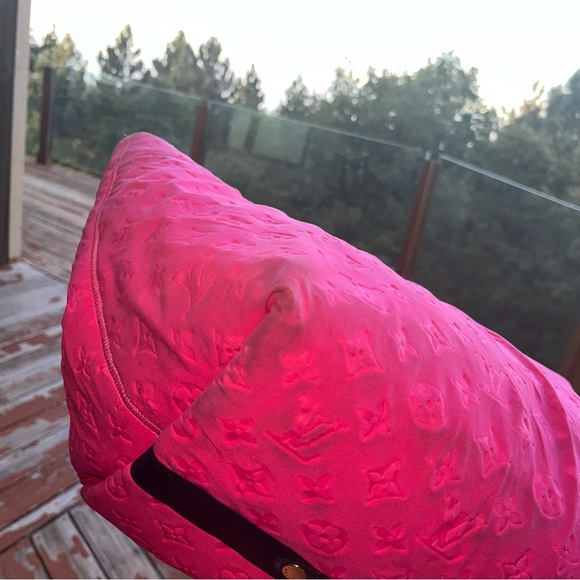 Louis Vuitton: Limited Edition Neoprene Scuba LV Monogram MM Tote Bag (Fuchsia) - Picture 12 of 17